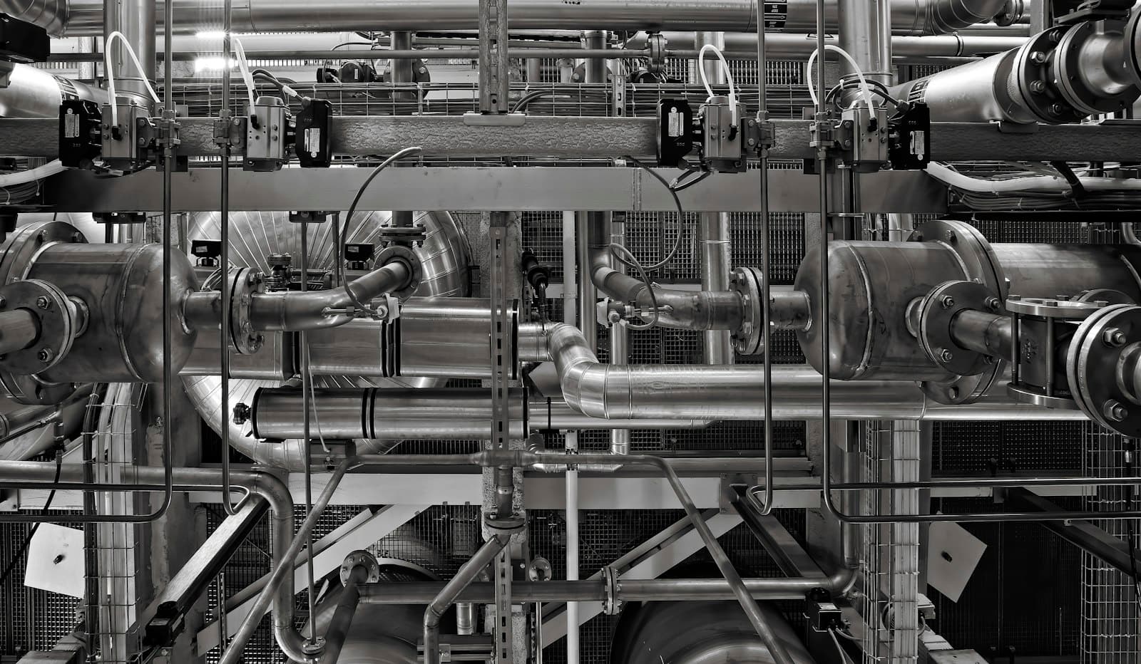 Industrial pipes and valves of a cooling loop